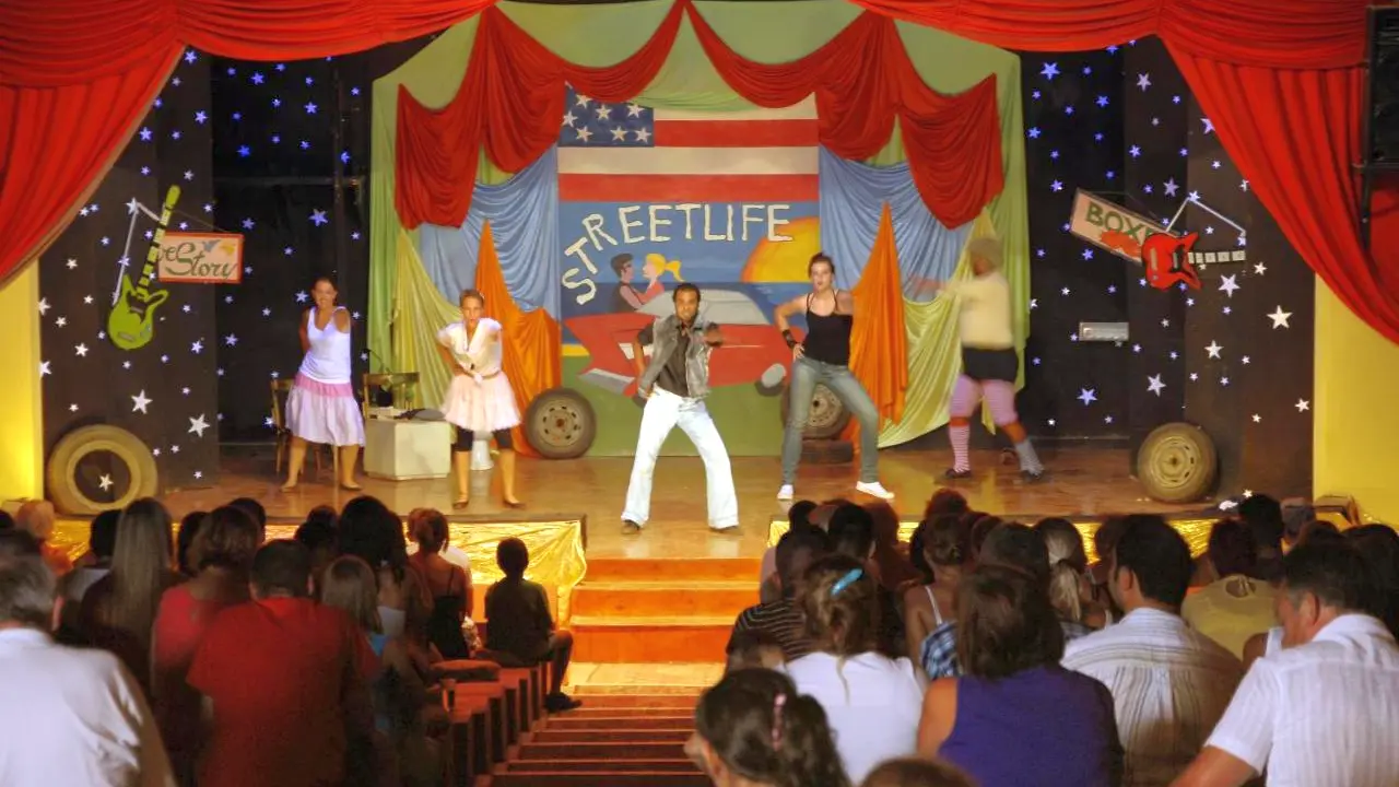 الفندق جفتون أزور بيتش - الغردقة